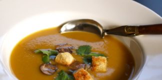 Come fare zuppa autunnale di castagne e zucca