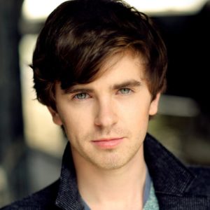 Freddie Highmore biografia: chi è, età, altezza, peso, fidanzata, Instagram e vita privata