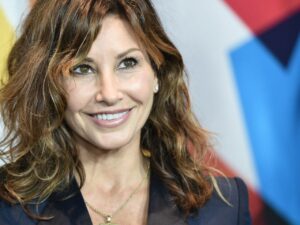 Gina Gershon biografia: chi è, età, altezza, peso, figli, marito, Instagram e vita privata