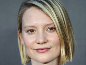 Mia Wasikowska biografia: chi è, età, altezza, peso, figli, marito, Instagram e vita privata