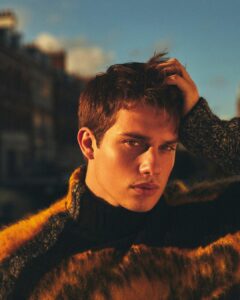 Nicholas Galitzine biografia: chi è, età, altezza, peso, fidanzata, Instagram e vita privata