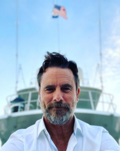 Charles Esten biografia: chi è, età, altezza, peso, figli, moglie, Instagram e vita privata