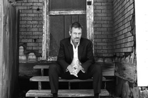 Hugh Laurie biografia: chi è, età, altezza, peso, figli, moglie, carriera, Facebook e vita privata