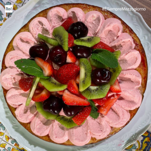 Come fare Torta in padella con frutta estiva di Natalia Cattelani: cosa occorre, preparazione e video ricetta