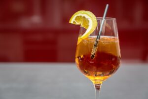 Come Fare l'Aperol Spritz a Casa: Ingredienti, Ricetta e Consigli Utili