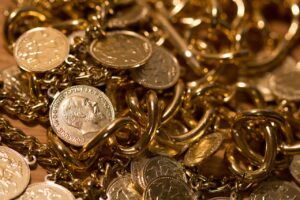 Come pulire l'oro vecchio e nuovo Guida completa e consigli utili