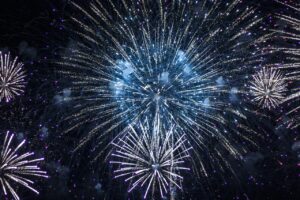 Perché si sparano i fuochi d'artificio a Capodanno? Storia, origine, significato, tradizione e curiosità