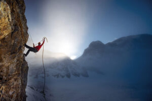 Che cos'è l'arrampicata sportiva? Come funziona, benefici, tipologie, attrezzatura e curiosità