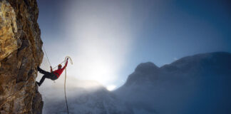 Che cos'è l'arrampicata sportiva? Come funziona, benefici, tipologie, attrezzatura e curiosità